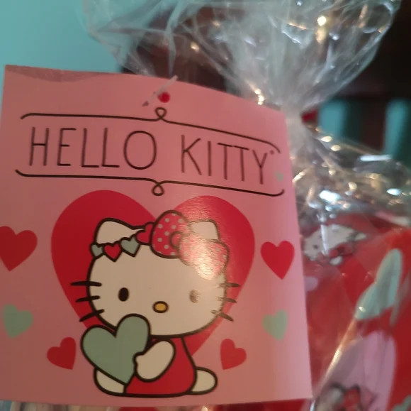 Hello Kitty Gift Set with Red Accents - Picture 5 of 5